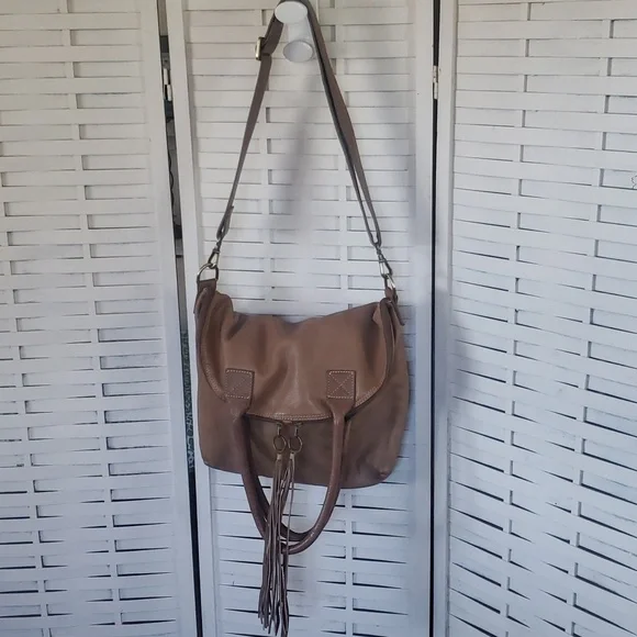Fredd & Basha tan flap saddle crossbody sac bag - Picture 1 of 8